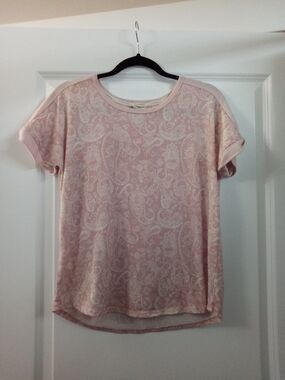 Lucky Brand Light Pink Paisley Short Sleeve Tee Size Medium